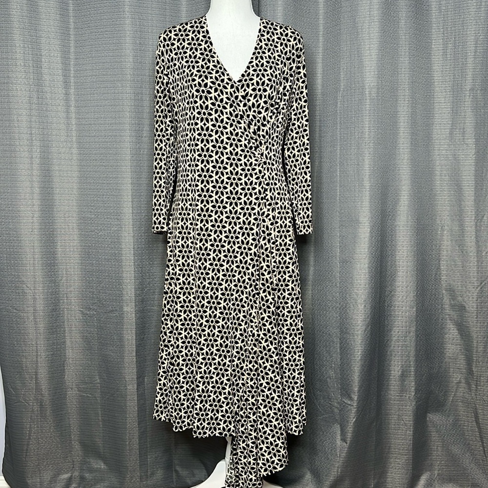 EN FOCUS CREAM AND BLACK LONG SLEEVED FAUX WRAP DRESS SIZE 12